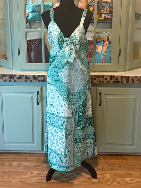 Gigio Dresses & Skirts - Green & White Paisley Bandana Print Dress